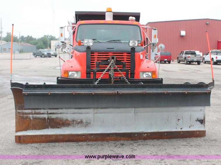 image for item I8031 1999 International 4900 dump truck