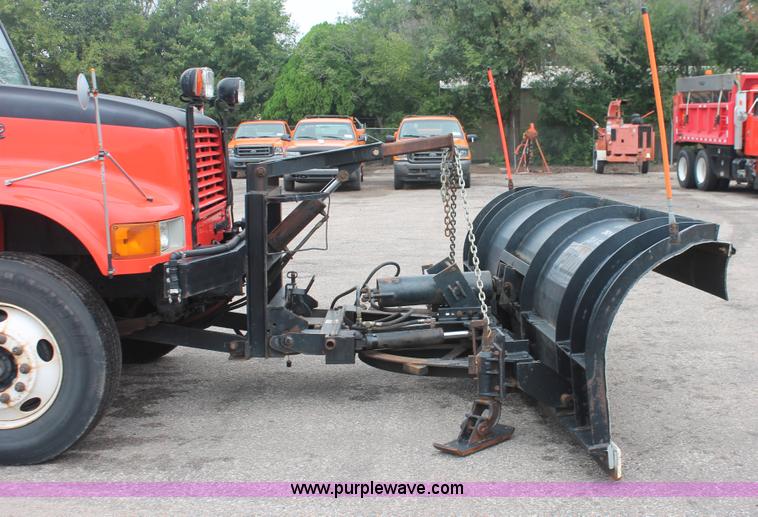 image for item I8031 1999 International 4900 dump truck