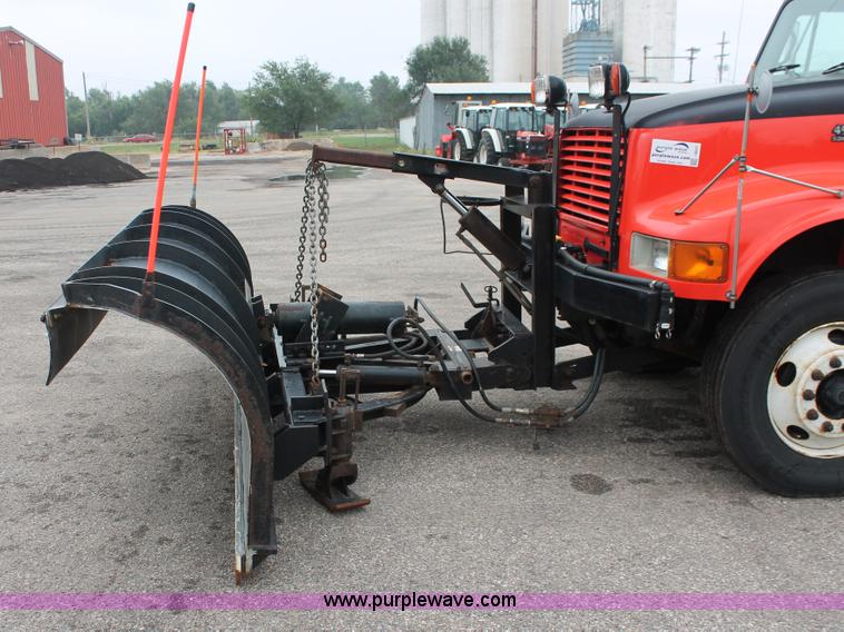 image for item I8031 1999 International 4900 dump truck