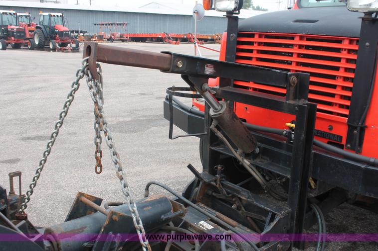 image for item I8031 1999 International 4900 dump truck