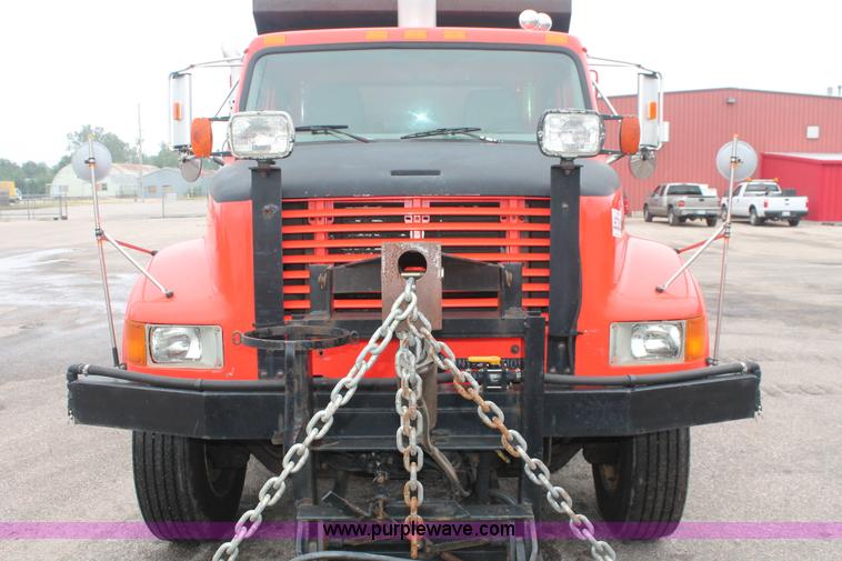 image for item I8031 1999 International 4900 dump truck