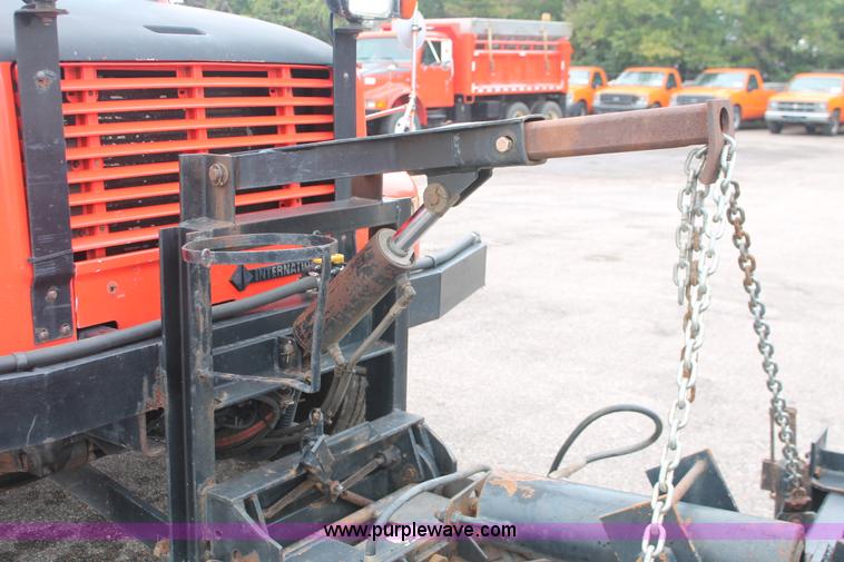 image for item I8031 1999 International 4900 dump truck