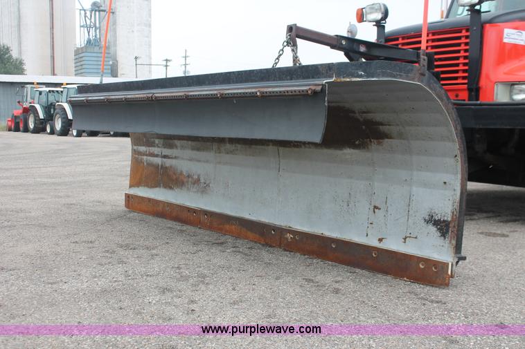 image for item I8031 1999 International 4900 dump truck