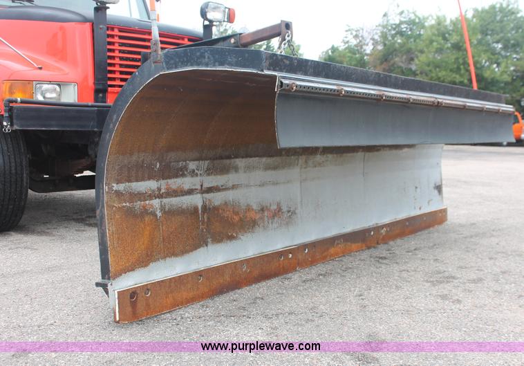 image for item I8031 1999 International 4900 dump truck