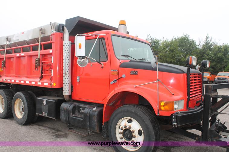 image for item I8031 1999 International 4900 dump truck
