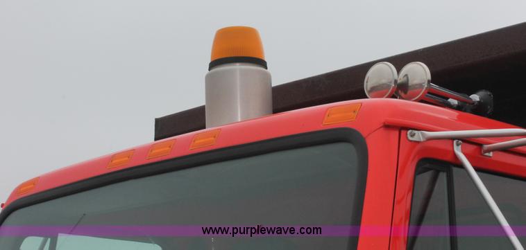 image for item I8031 1999 International 4900 dump truck