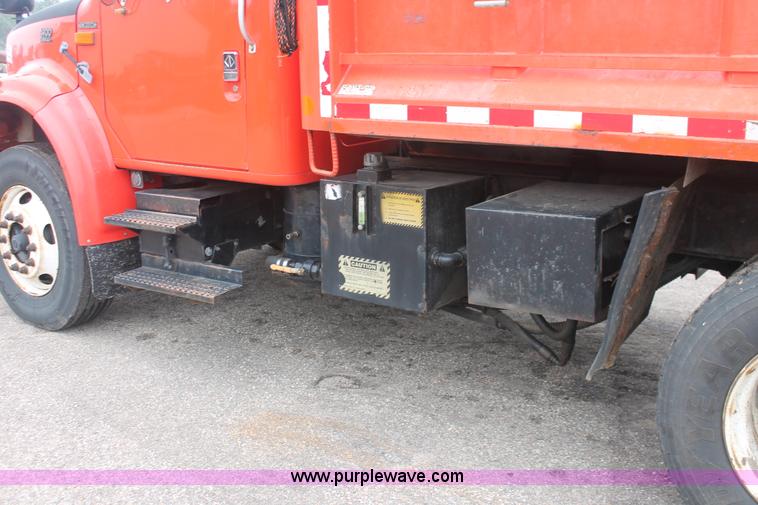 image for item I8031 1999 International 4900 dump truck