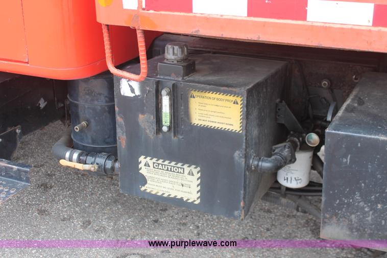 image for item I8031 1999 International 4900 dump truck