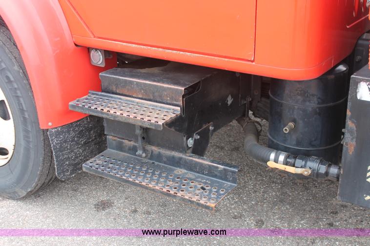 image for item I8031 1999 International 4900 dump truck