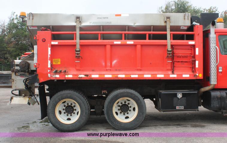 image for item I8031 1999 International 4900 dump truck