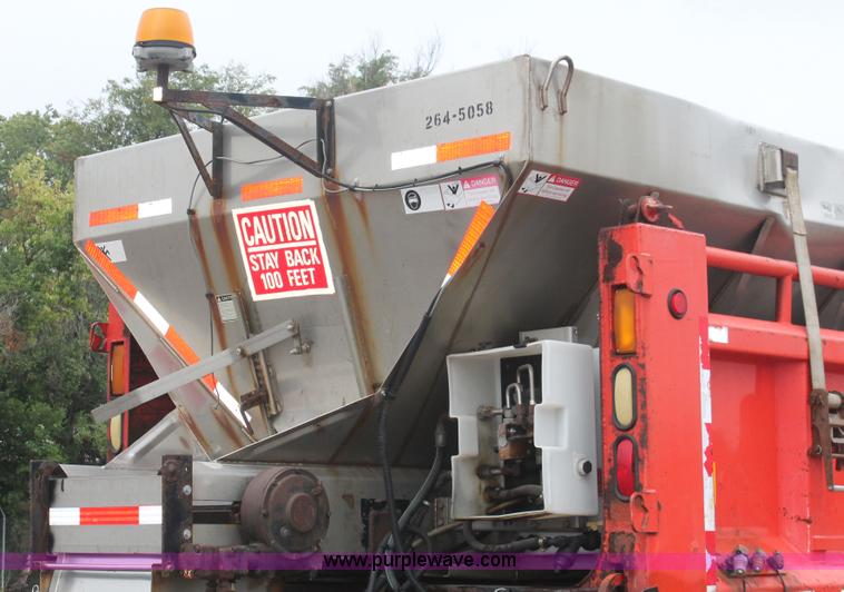 image for item I8031 1999 International 4900 dump truck