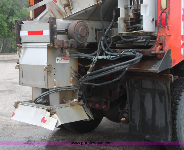 image for item I8031 1999 International 4900 dump truck