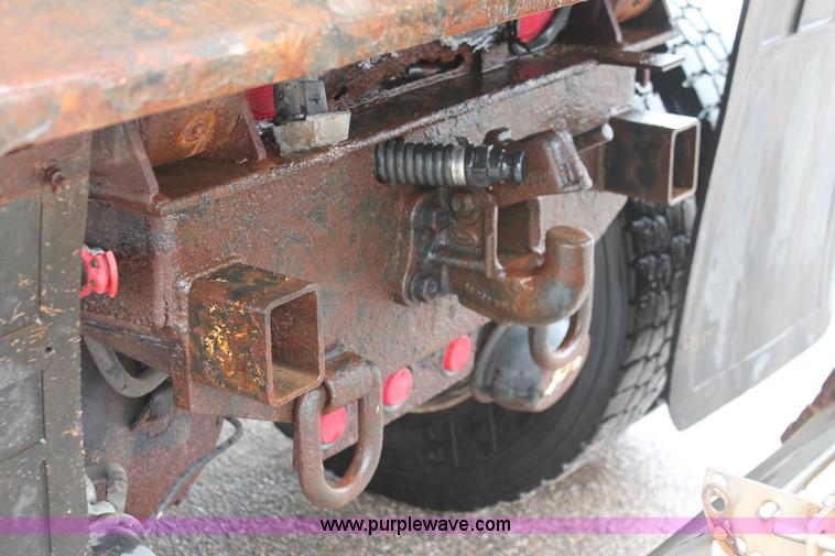 image for item I8031 1999 International 4900 dump truck