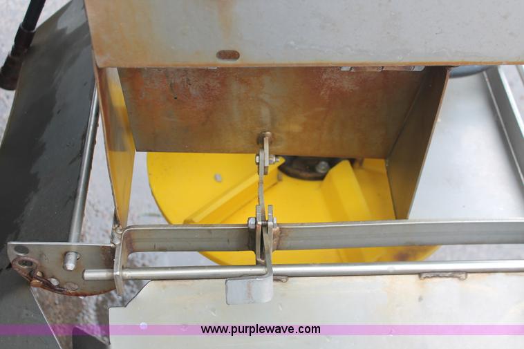 image for item I8031 1999 International 4900 dump truck