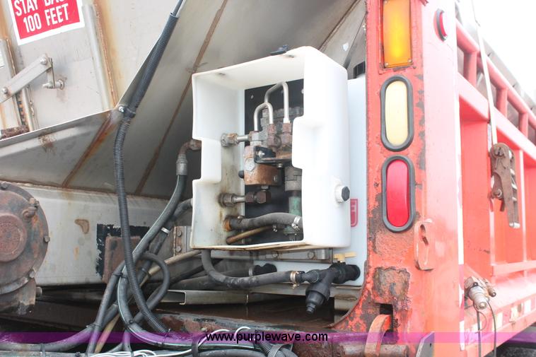 image for item I8031 1999 International 4900 dump truck