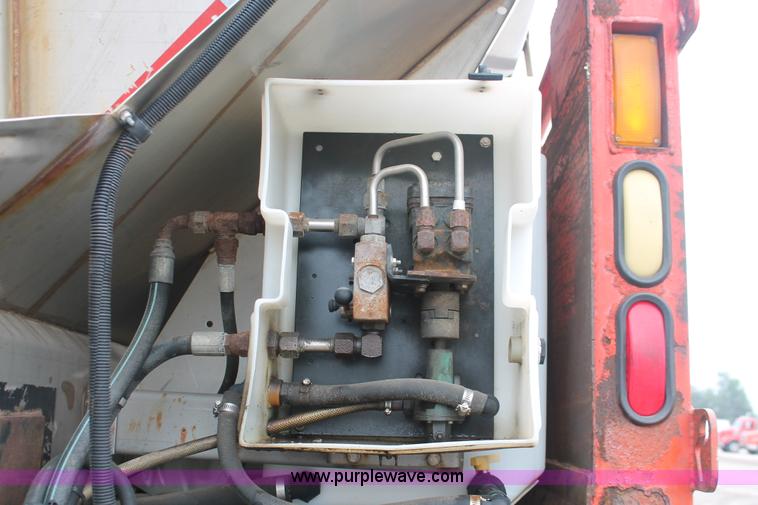 image for item I8031 1999 International 4900 dump truck