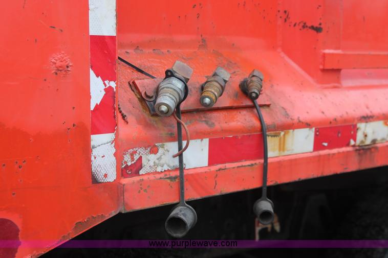 image for item I8031 1999 International 4900 dump truck