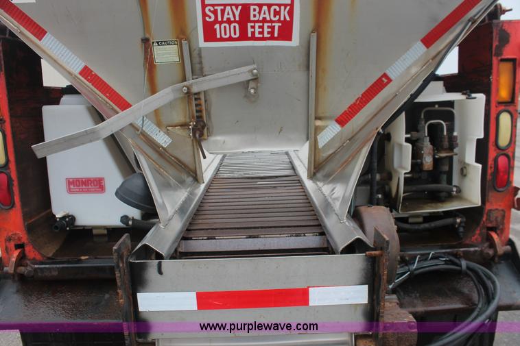 image for item I8031 1999 International 4900 dump truck