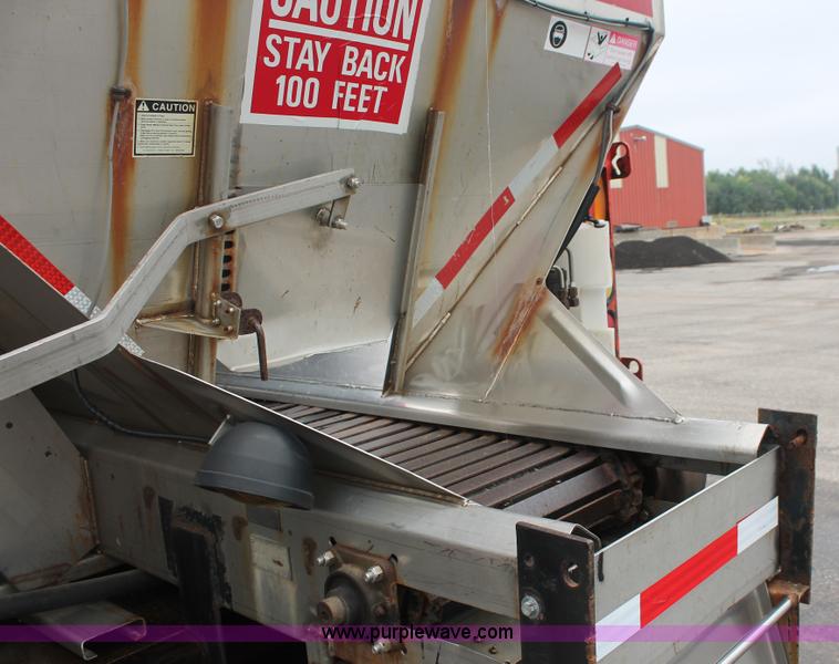 image for item I8031 1999 International 4900 dump truck