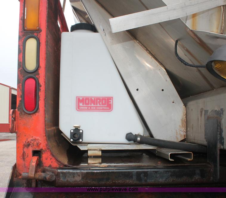 image for item I8031 1999 International 4900 dump truck