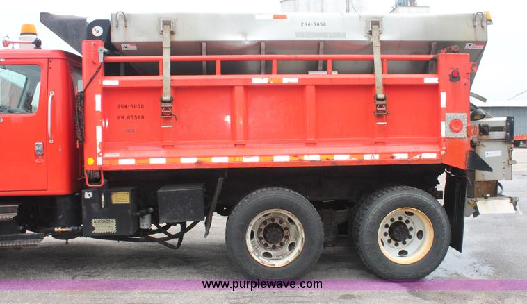 image for item I8031 1999 International 4900 dump truck