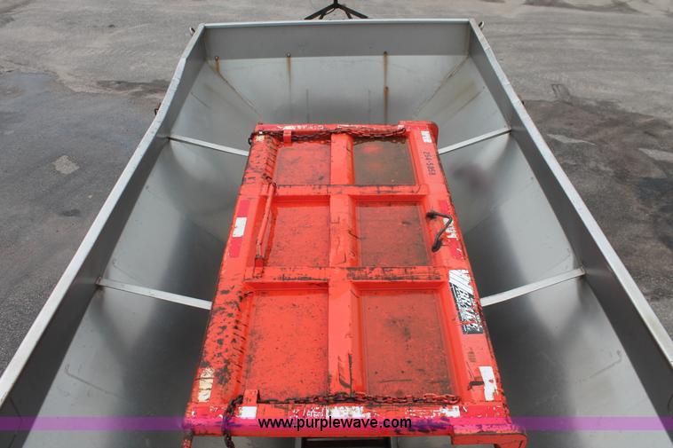 image for item I8031 1999 International 4900 dump truck