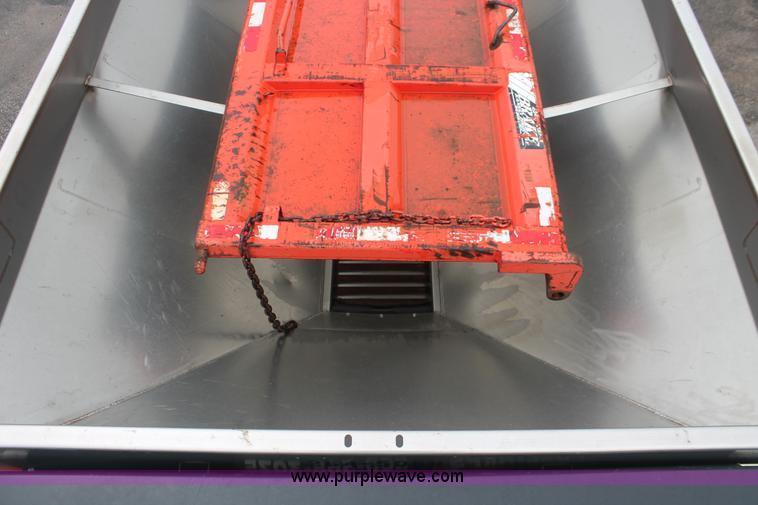 image for item I8031 1999 International 4900 dump truck