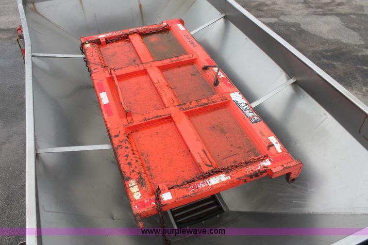 image for item I8031 1999 International 4900 dump truck