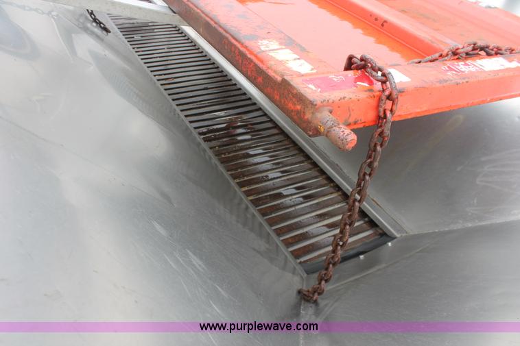 image for item I8031 1999 International 4900 dump truck