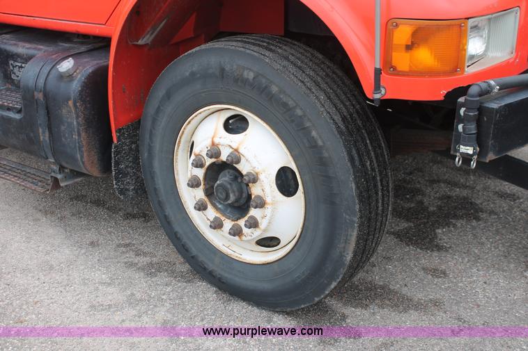 image for item I8031 1999 International 4900 dump truck