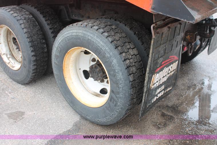 image for item I8031 1999 International 4900 dump truck