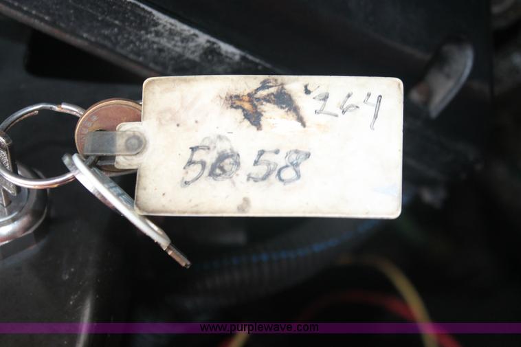 image for item I8031 1999 International 4900 dump truck