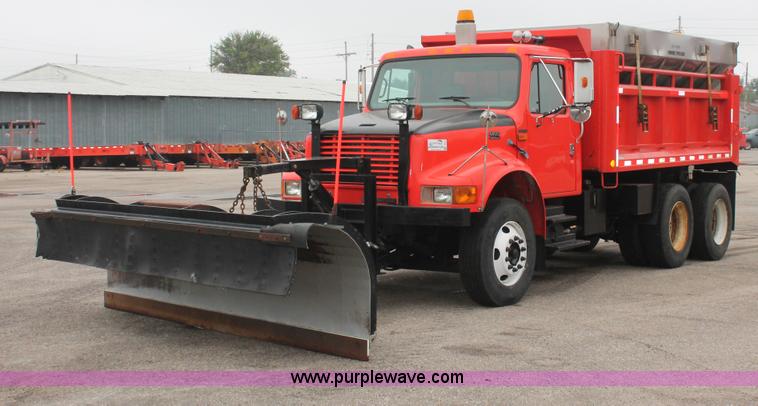 image for item I8032 1999 International 4900 dump truck