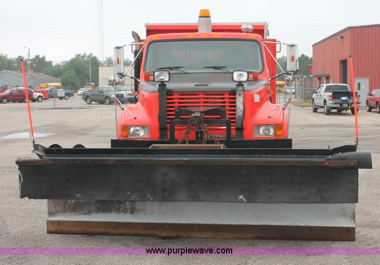 image for item I8032 1999 International 4900 dump truck