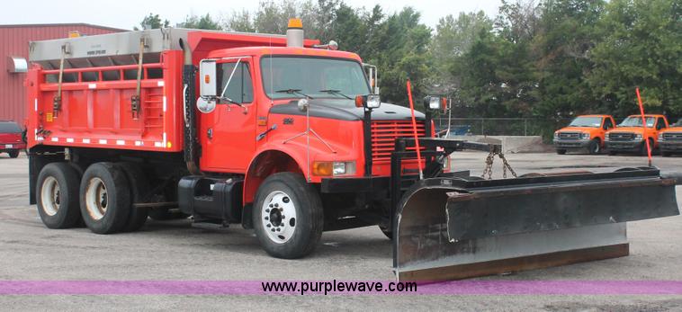 image for item I8032 1999 International 4900 dump truck