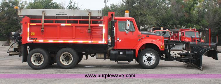 image for item I8032 1999 International 4900 dump truck