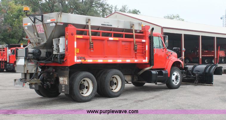 image for item I8032 1999 International 4900 dump truck
