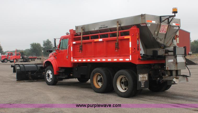 image for item I8032 1999 International 4900 dump truck
