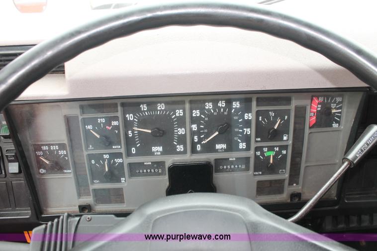 image for item I8032 1999 International 4900 dump truck