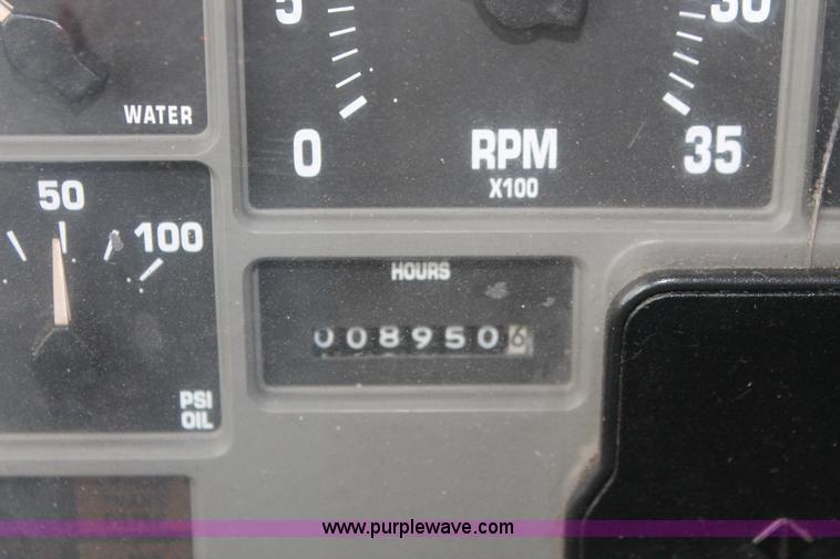 image for item I8032 1999 International 4900 dump truck