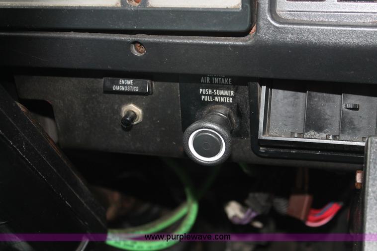 image for item I8032 1999 International 4900 dump truck