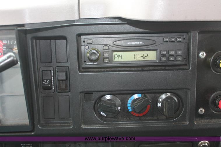 image for item I8032 1999 International 4900 dump truck