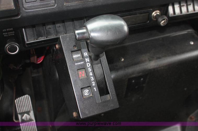 image for item I8032 1999 International 4900 dump truck