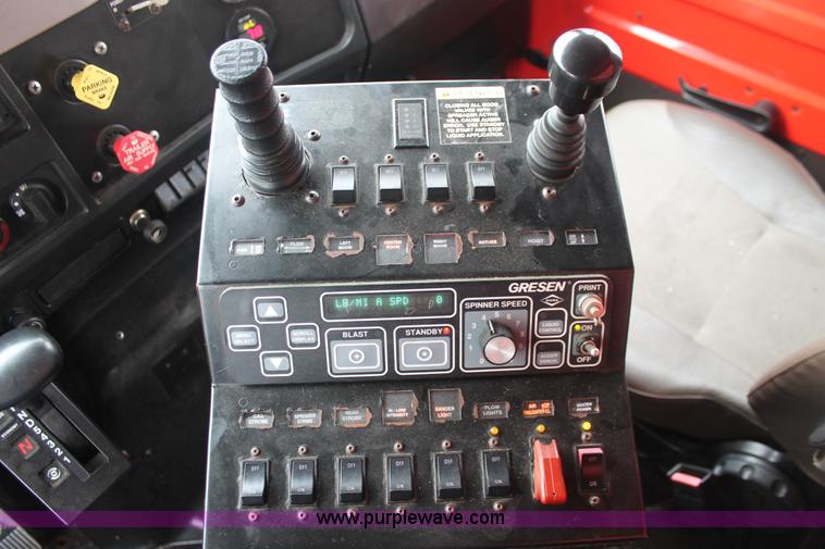 image for item I8032 1999 International 4900 dump truck