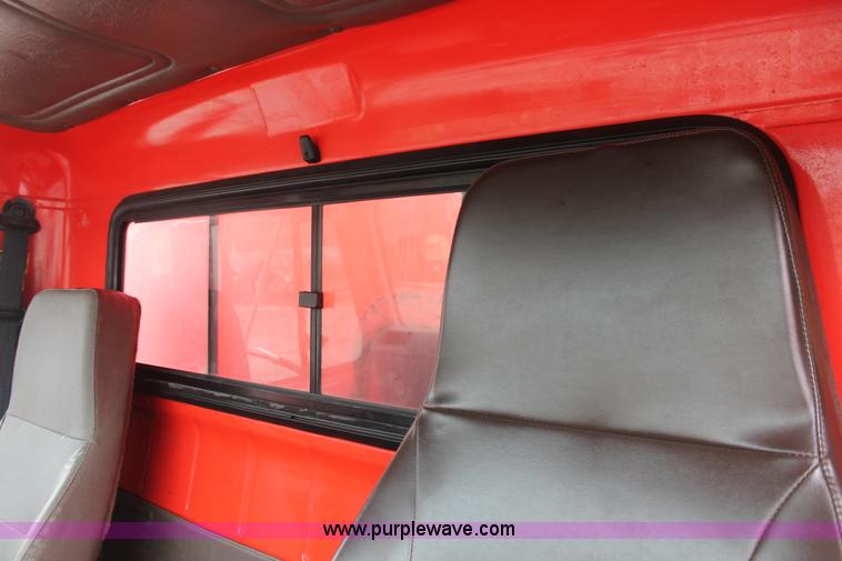 image for item I8032 1999 International 4900 dump truck