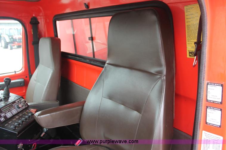 image for item I8032 1999 International 4900 dump truck