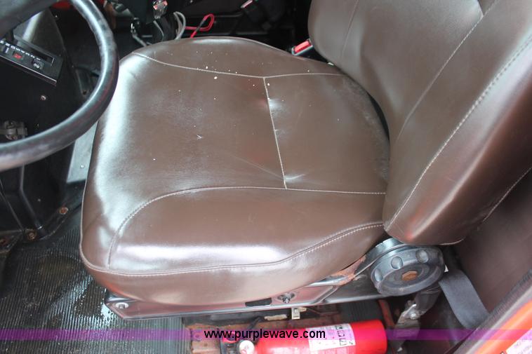 image for item I8032 1999 International 4900 dump truck