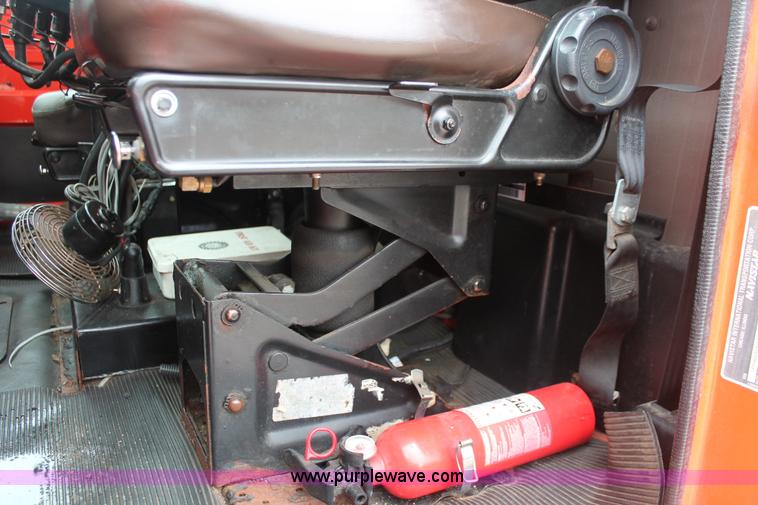 image for item I8032 1999 International 4900 dump truck