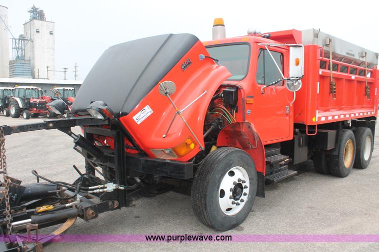 image for item I8032 1999 International 4900 dump truck