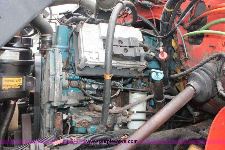 image for item I8032 1999 International 4900 dump truck